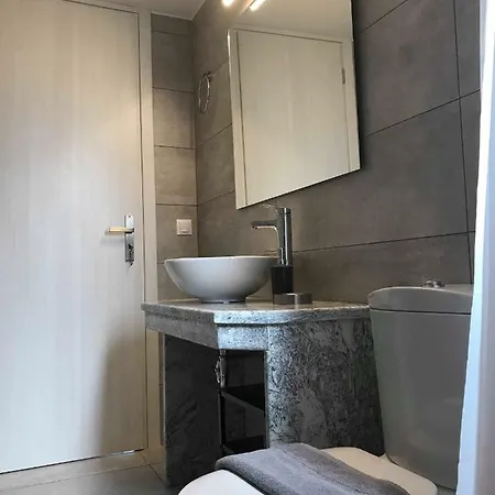 Light Blue House 3 Poúlithra