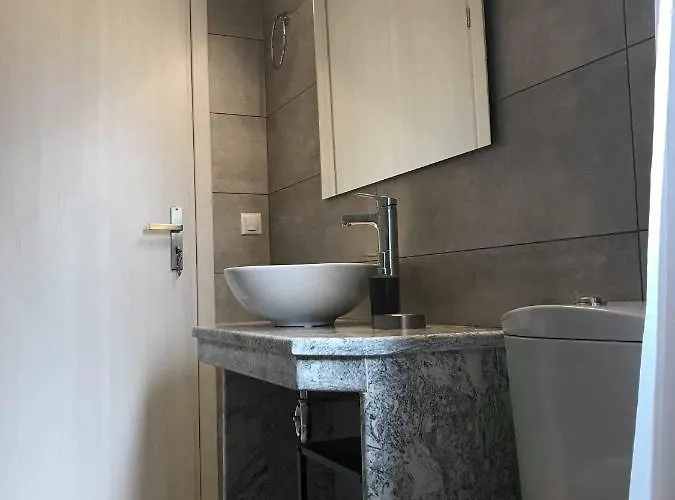 Light Blue House 3 Poúlithra