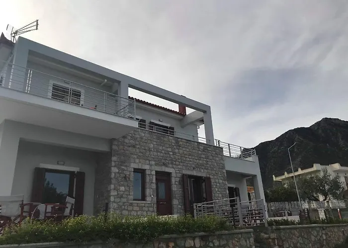 Light Blue House 3 * Poúlithra